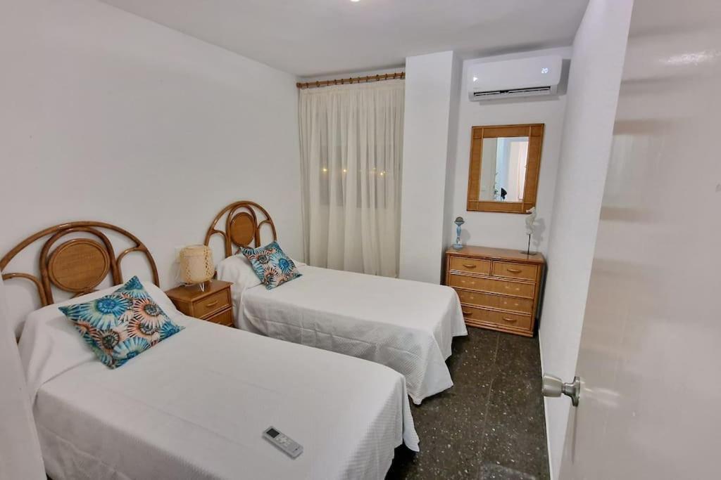Apartamento Dos Habitaciones, Frente A La Playa, بينيكاسّين المظهر الخارجي الصورة